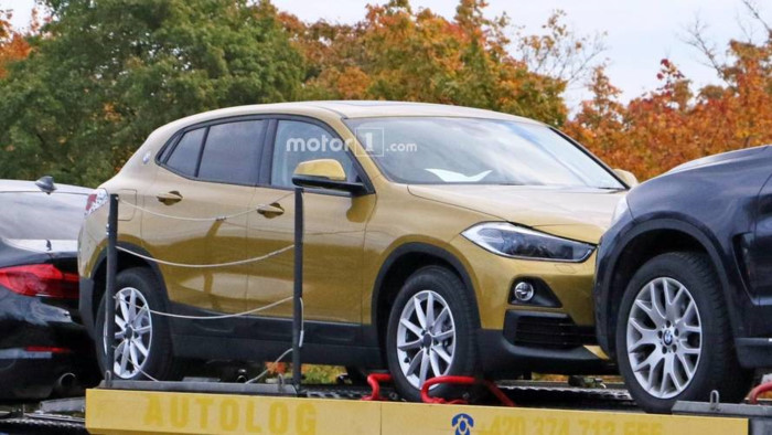BMW X2 mới lộ diện trần trụi trên đường vận chuyển