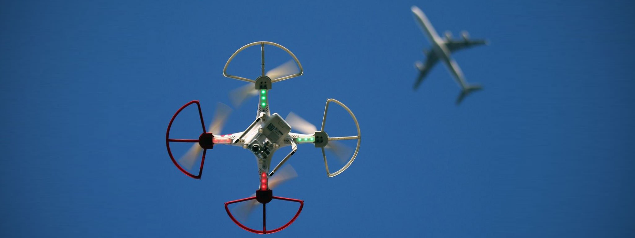 Drone va chạm với máy bay thương mại ở Canada, rất may không có thương vong