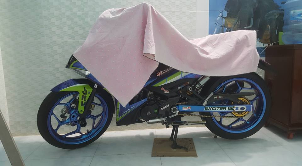 Exciter 150 độ kiểng đầy chất chơi ' trùm mền ' tránh bão
