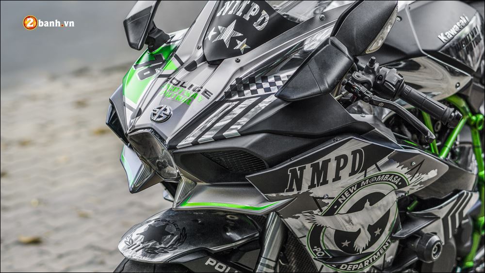 Kawasaki H2 'Cỗ máy tốc độ' phô diễn trang phục Police hoành tráng