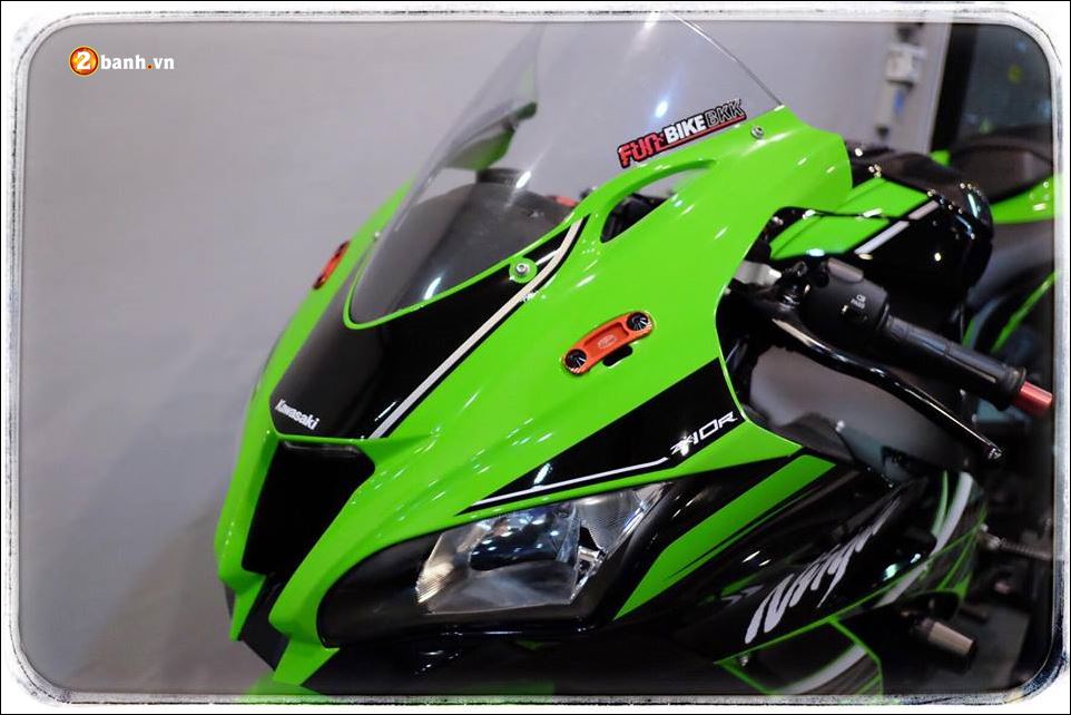 Kawasaki ZX-10R: Cỗ máy tốc độ tê tái với dàn âm thanh Austin Racing