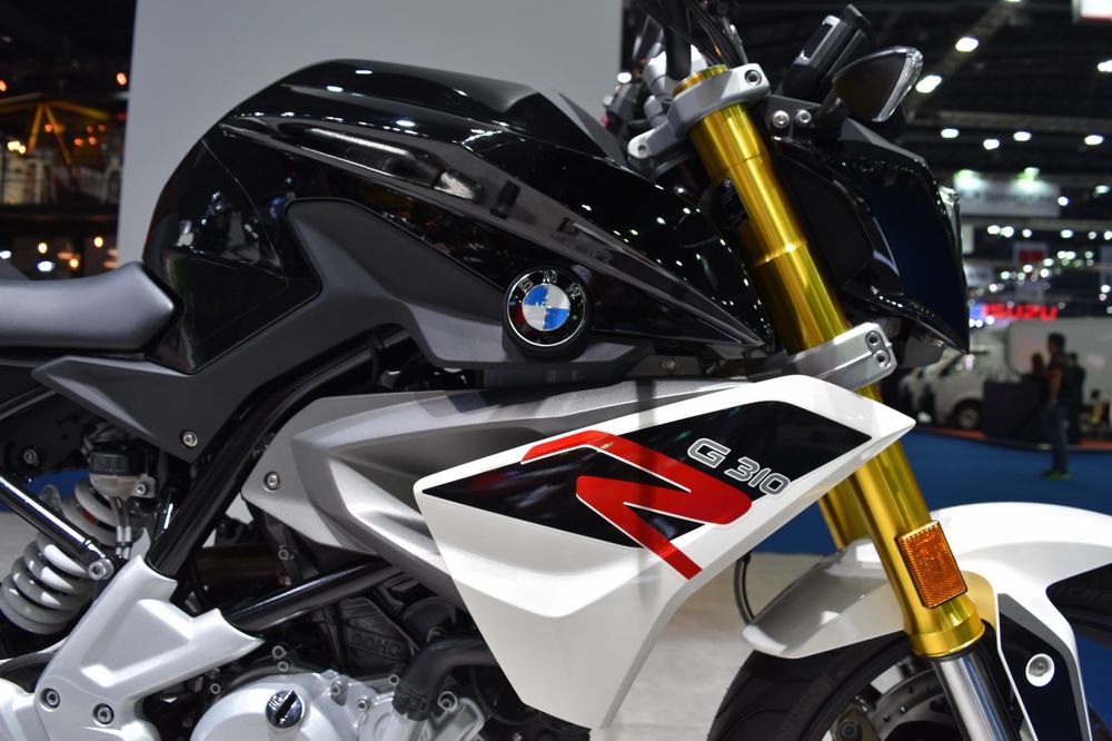 Mẫu naked bike BMW G310R sẽ chính thức được tung ra thị trường vào năm sau với giá hấp dẫn Cập