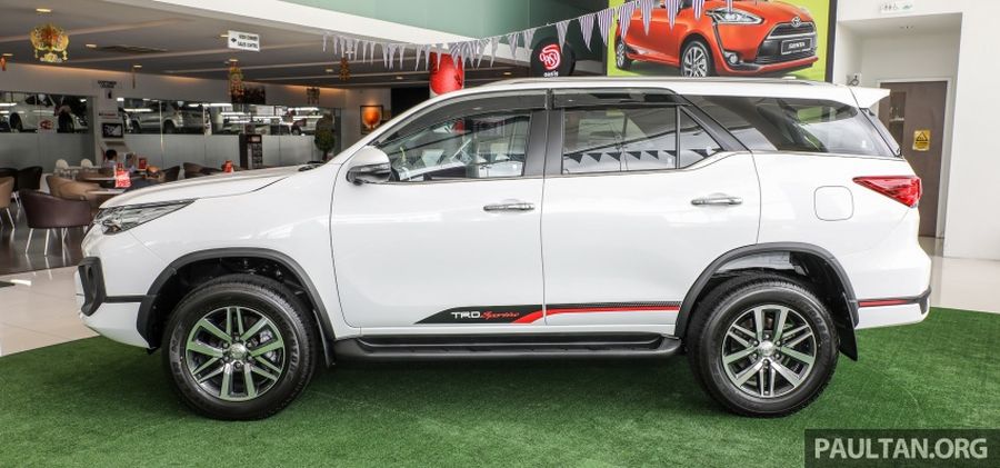 Ngắm loạt ảnh thực tế khi Toyota Fortuner 2018 "mặc" bodykit chính hãng TRD Sportivo