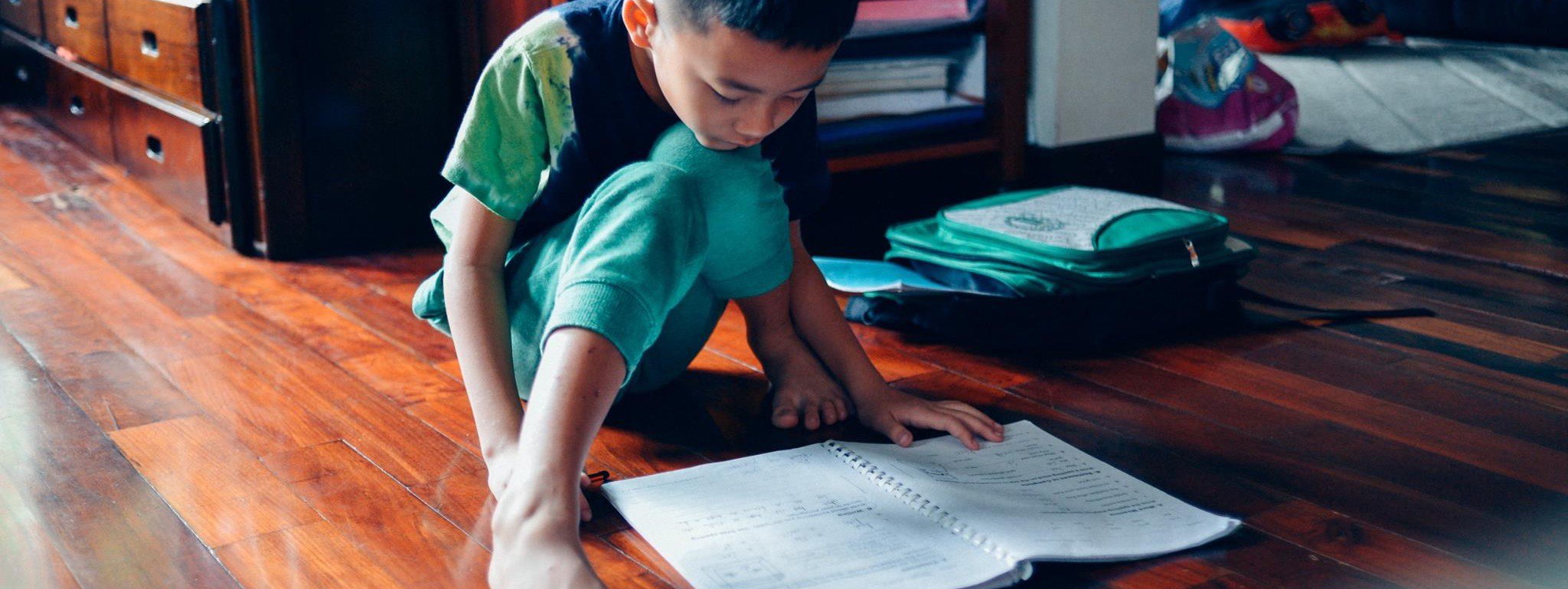 [Nghiên cứu] Khen con không phải lúc nào cũng tốt, hãy chú ý đến cách mà bạn khen chúng