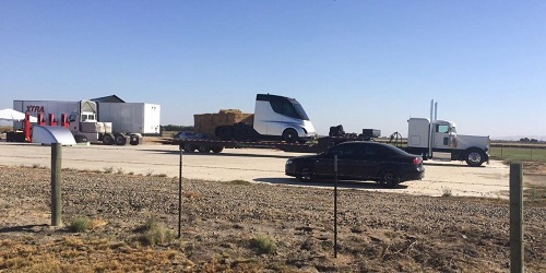 Tesla chuẩn bị ra mắt thế hệ xe đầu kéo chạy điện đầu tiên trên thế giới