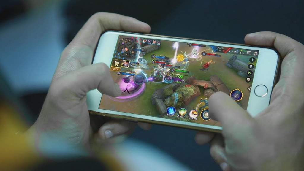 Vì nghiện Liên Quân Mobile, nữ game thủ đã mất đi thị lực một bên mắt sau 24 giờ chơi liên tục