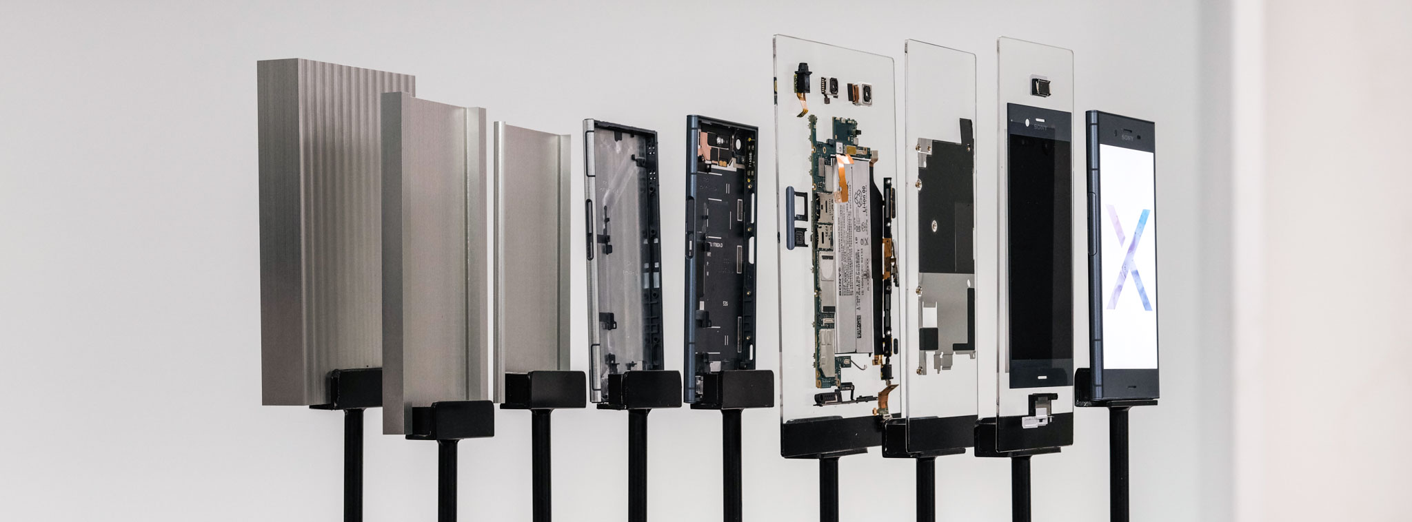 [Video] Sony Xperia XZ1: từ khối kim loại đến các linh kiện