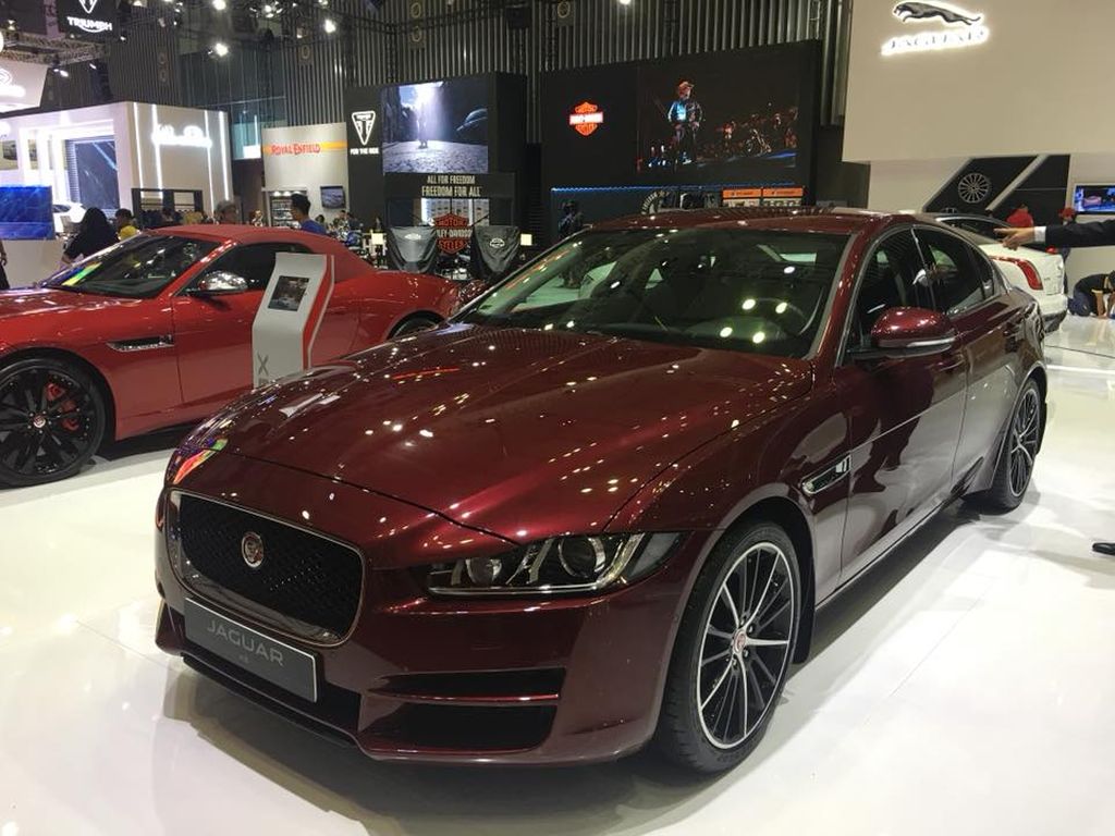 [VIMS 2017] Gian hàng của Jaguar đã hiện diện 6 mẫu xe hiệu suất cao