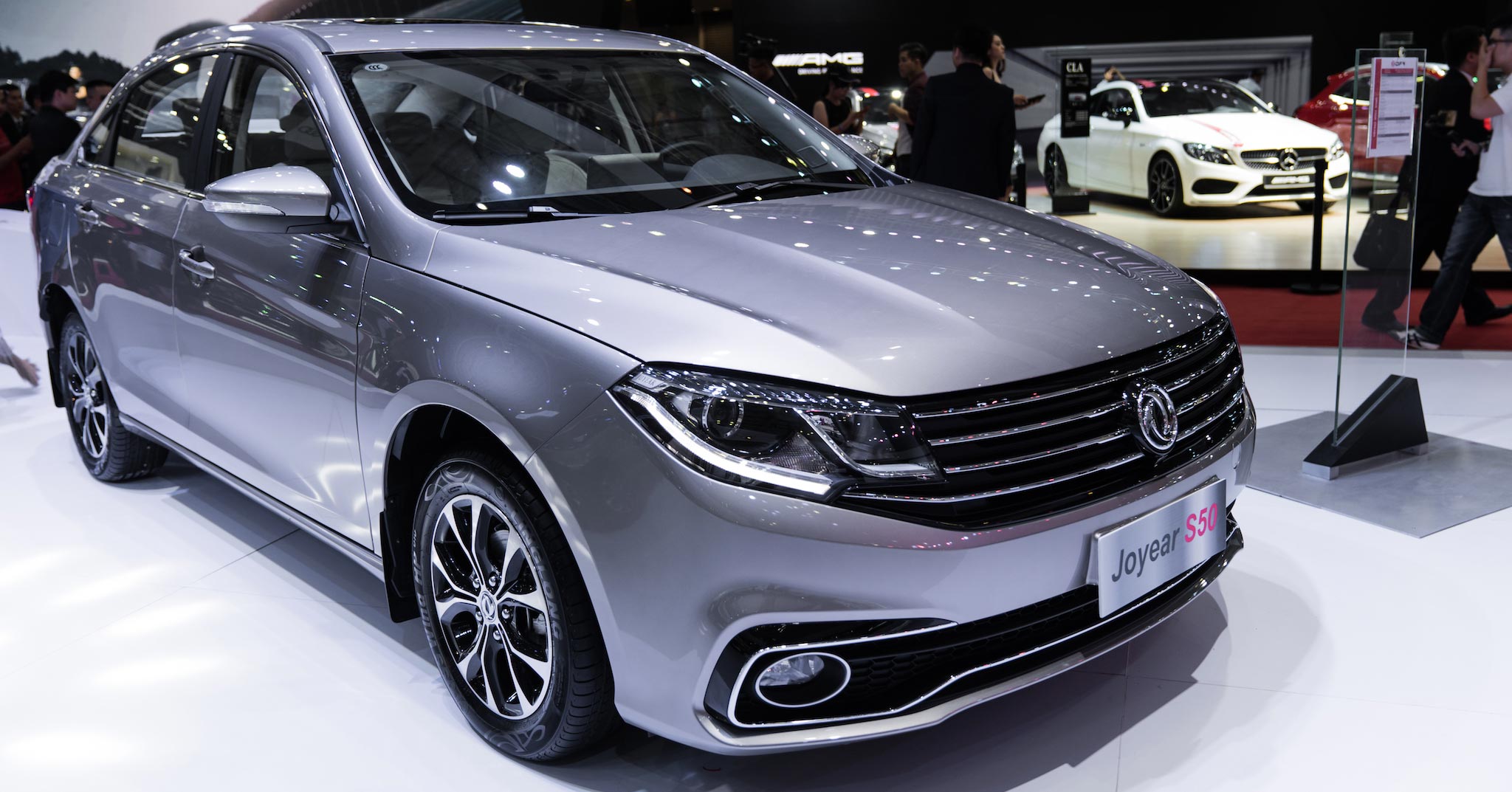 [VIMS 2017] Chiêm ngưỡng xe sedan hạng C DongFeng Joyear S50 giá 559 triệu