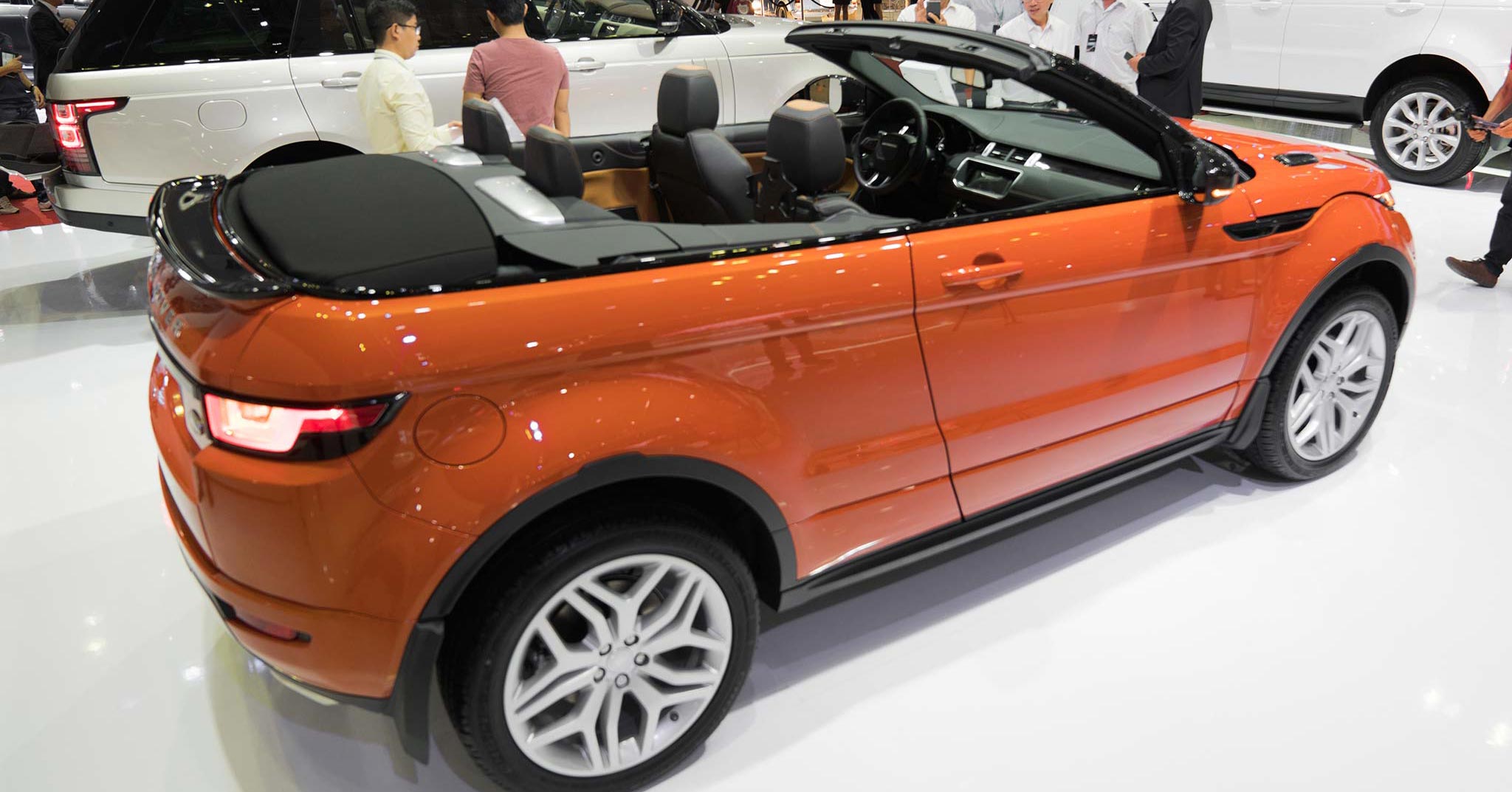 [VIMS 2017] Land Rover Evoque Convertible: crossover mui trần giá 3,5 tỷ