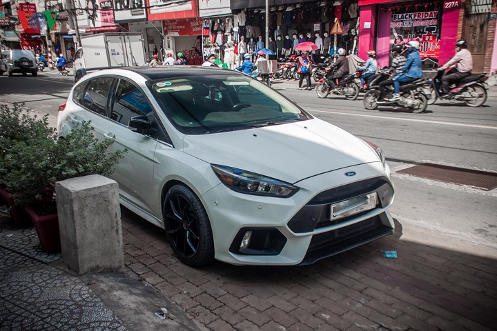 Bắt gặp Ford Focus Sport độ body kit RS “độc” nhất tại Sài Gòn