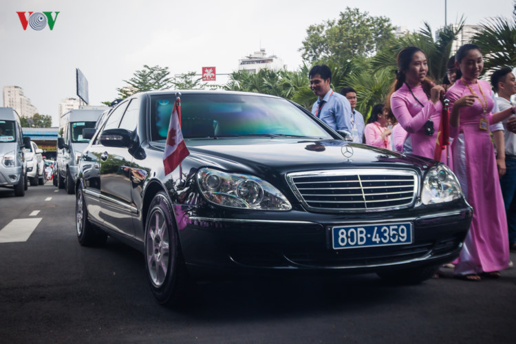 Cận cảnh đoàn xe đưa Thủ tướng Canada Justin Trudeau thăm TP HCM