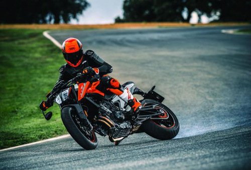 “Chiến binh” KTM 790 Duke 2018 ra mắt