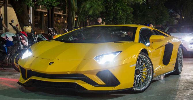 Hàng trăm môtô đắt tiền cùng siêu xe Lamborghini Aventador S xuất hiện tại  Sài Gòn