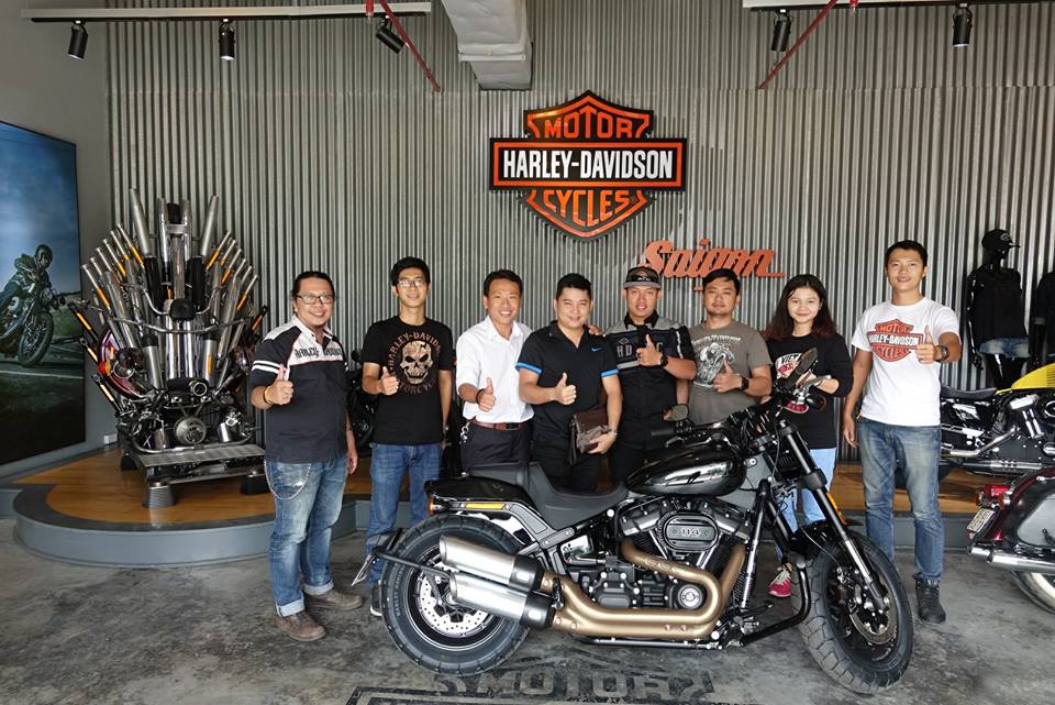 Fat Bob 114 2018 đầu tiên đã bàn giao cho khách hàng với giá bán 876 triệu đồng