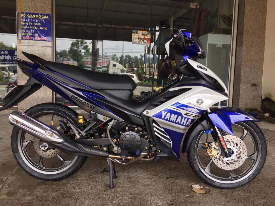 Ngắm Exciter 135 độ nhẹ nhàng với dàn chân người anh 2 thì