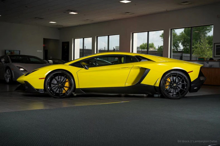 Soi vẻ đẹp của Lamborghini Aventador 50 Anniversario sau 4 năm sử dụng