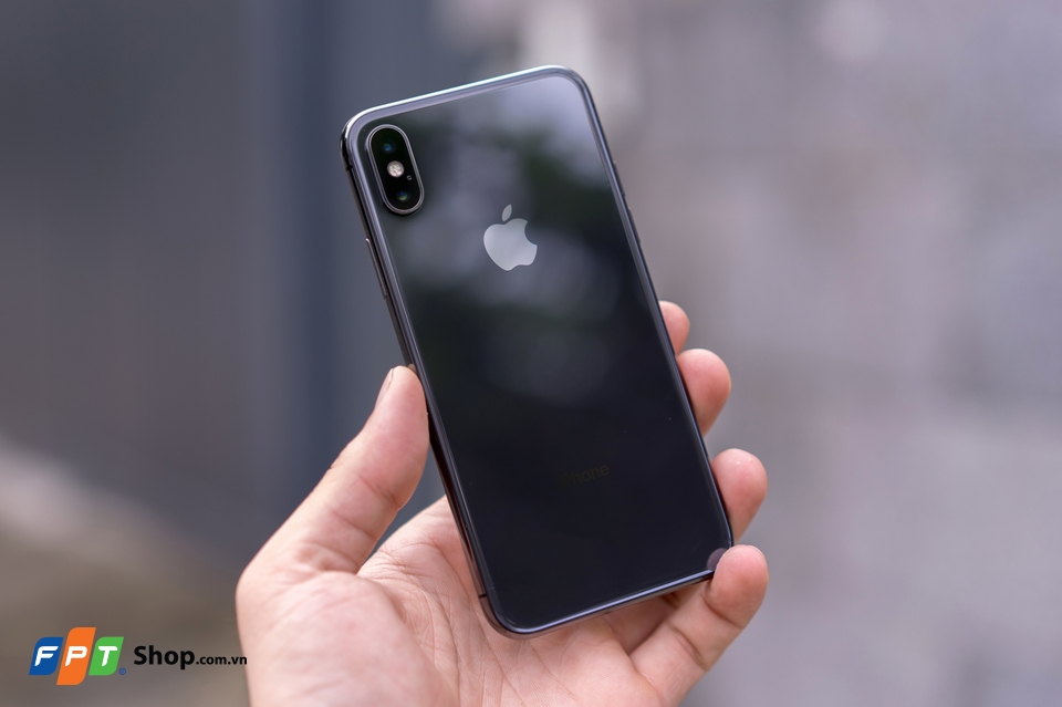 Điện thoại iPhone X màu đen sở hữu kiểu dáng đẳng cấp với những cạnh bo tròn mềm mại và chất liệu kính cao cấp. Xem ngay để trải nghiệm những tính năng tuyệt vời của nó.