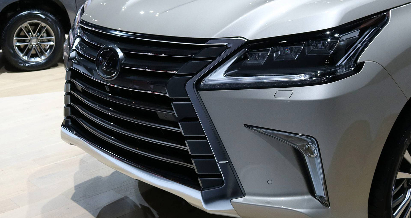 Ảnh thực tế Lexus LX570 2018 5 chỗ vừa trình làng