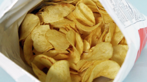 Cuối cùng tôi cũng biết vì sao gói bim bim nào cũng chỉ được đóng đầy một nửa