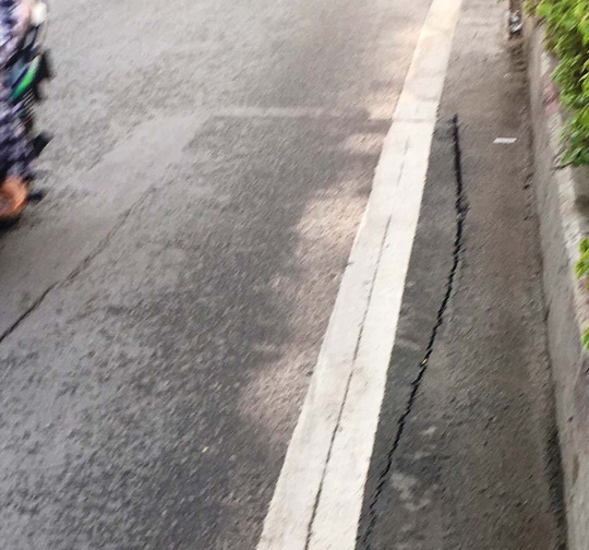 TP Hồ Chí Minh: Đường Phạm Văn Đồng xuất hiện nhiều vết nứt
