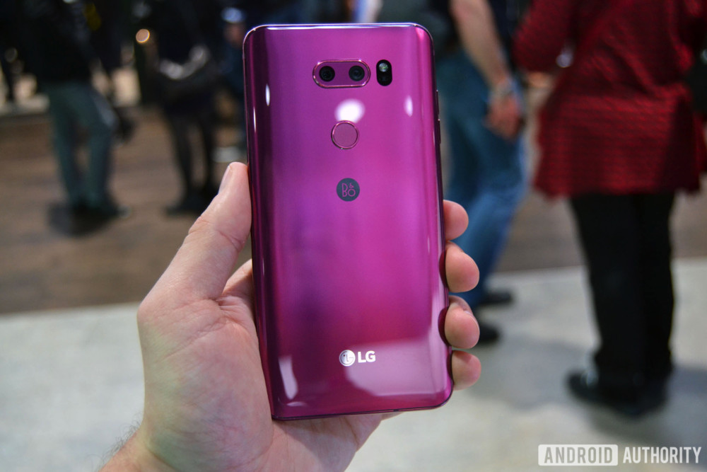 [CES 2018] LG ra mắt V30 phiên bản Raspberry Rose và Signature Edition
