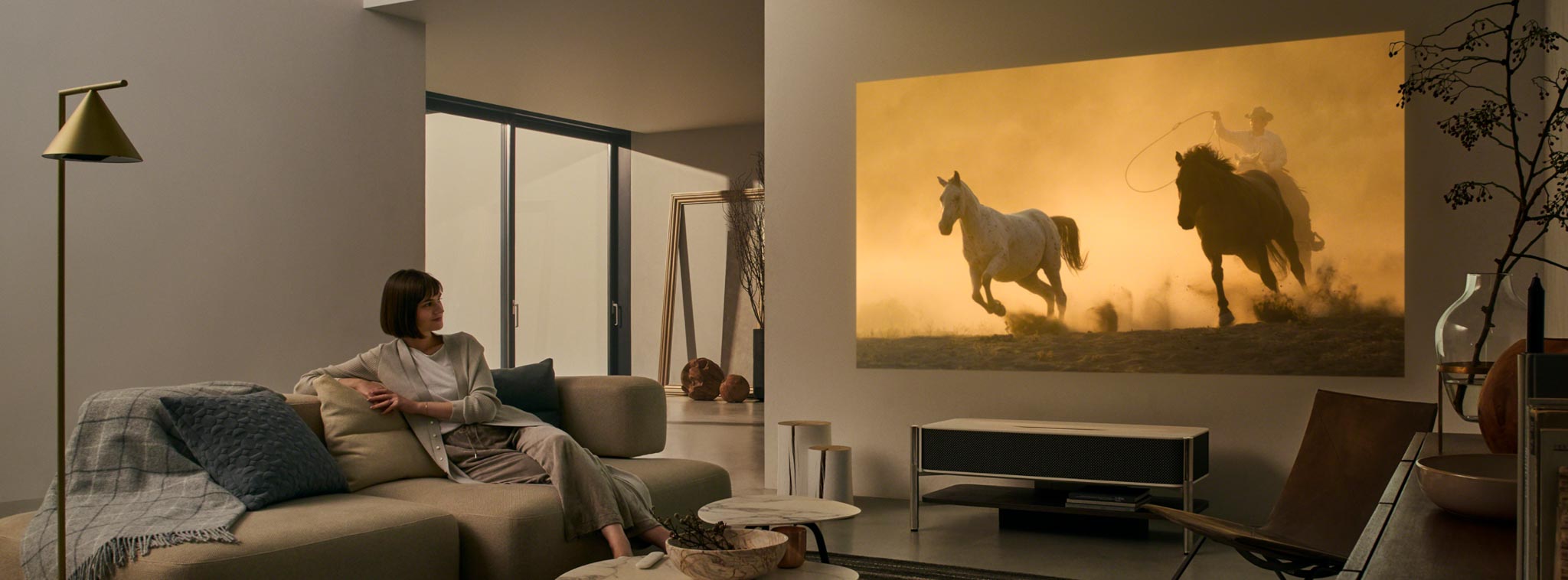 [CES18] Sony LSPX-A1: Máy chiếu 4K laser siêu gần, loa âm kính, giá 30.000 USD