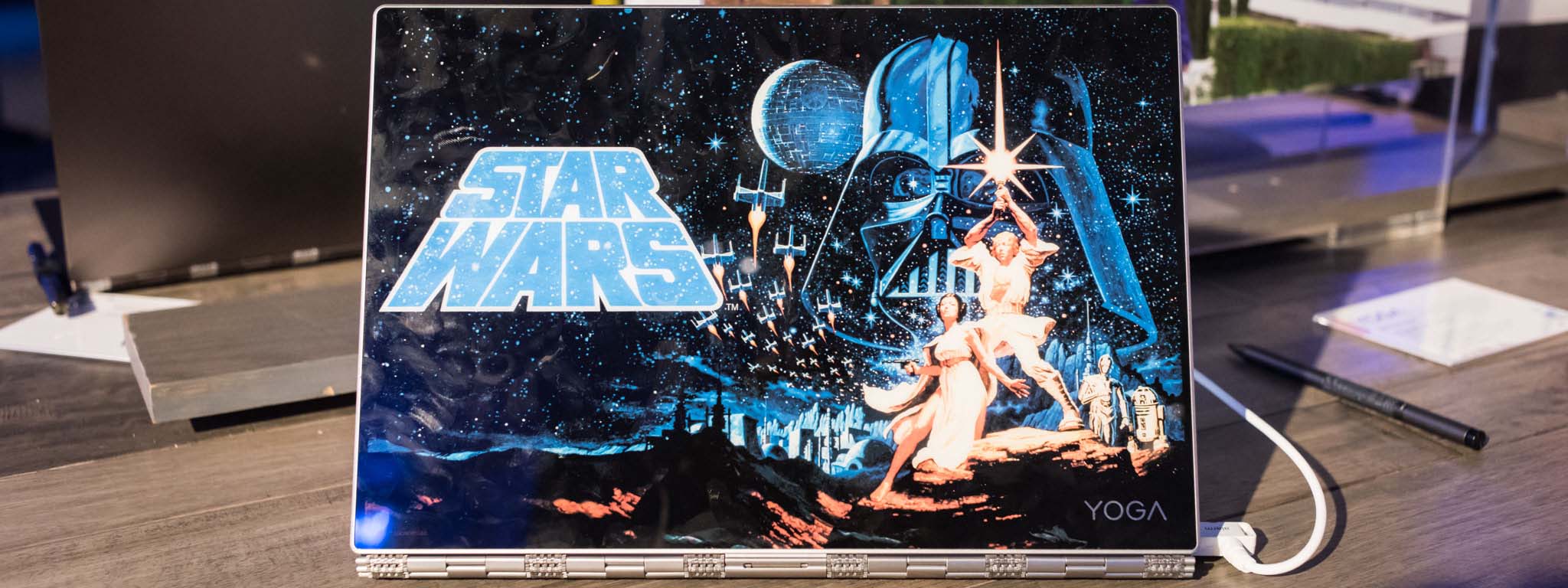 [CES18] Yoga 920 Star War: 14'', Core i 4 nhân, hỗ trợ bút cảm ứng, pin 10,8 giờ