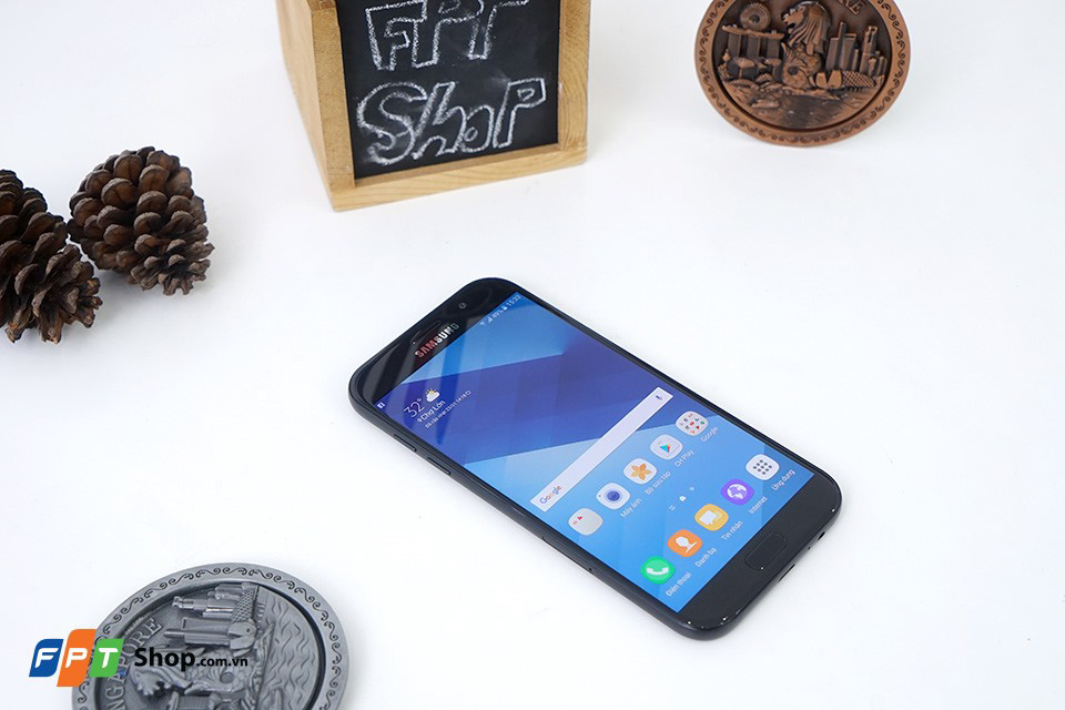 Giảm giá sốc, Galaxy A7 2017 thật sự hấp dẫn để sắm tết 2018