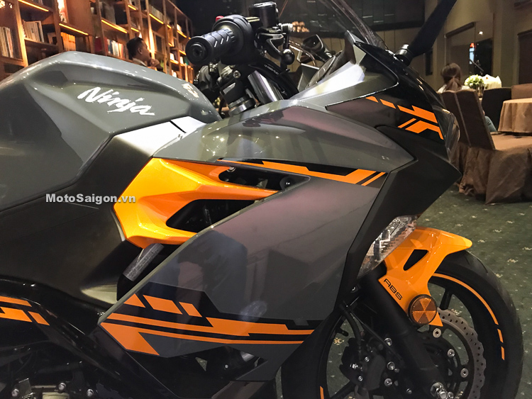 Ninja 400 màu xám vàng bất ngờ được Kawasaki Việt Nam ra mắt vào tối ngày 22/1