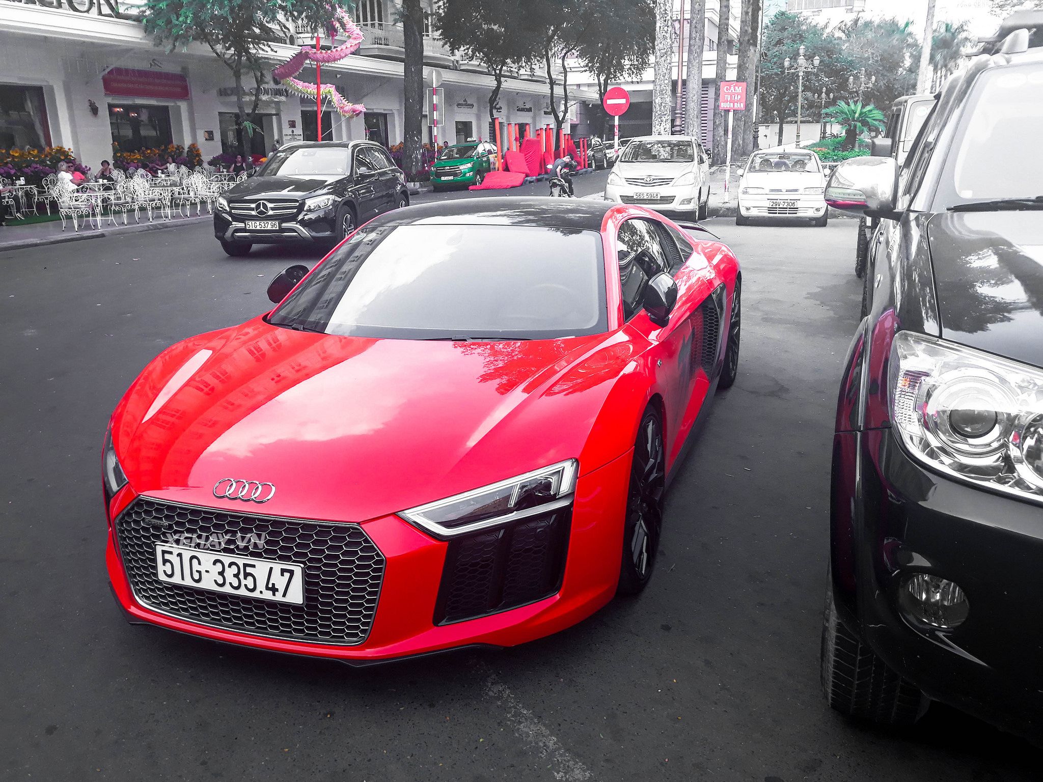 Bắt gặp Audi R8 V10 Plus của dại gia Sài Gòn trở lại màu đỏ nguyên bản đón Tết