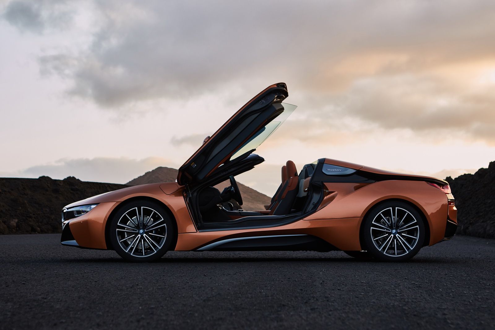 BMW i8 Roadster dự kiến bán ra trong tháng Ba, giá từ 3,7 tỷ đồng