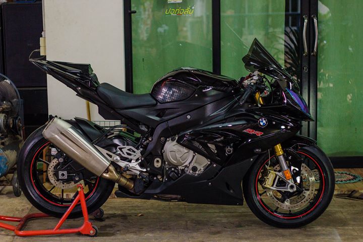 Chân dung đầy sức hút từ biến thể BMW S1000RR