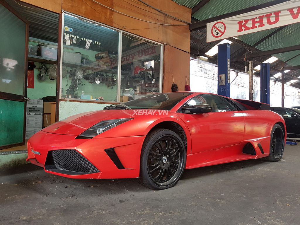 Lamborghini Murcielago đầu tiên về Việt Nam nằm bám bụi trong gara