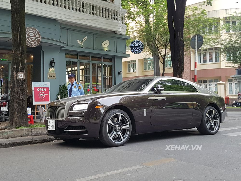 Bắt gặp Rolls-Royce Wraith màu nâu sậm xuống phố