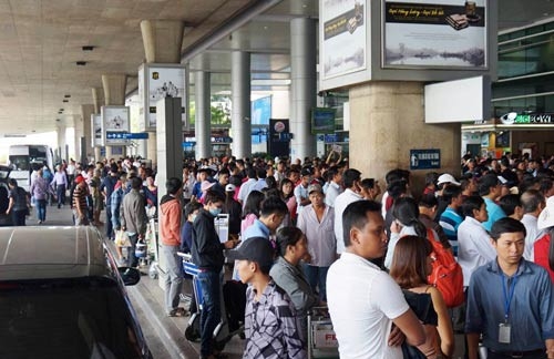 Chôn chân tại bến xe, sân bay ngày Tết
