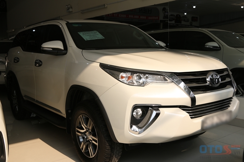 Fortuner đời 2017 độ 2 màn hình và camera lùi được rao bán với giá 1,36 tỷ đồng