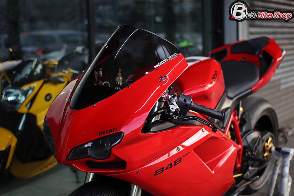 Ducati 848 mang vẻ đẹp đơn giản nhưng lại quyến rũ kỳ lạ