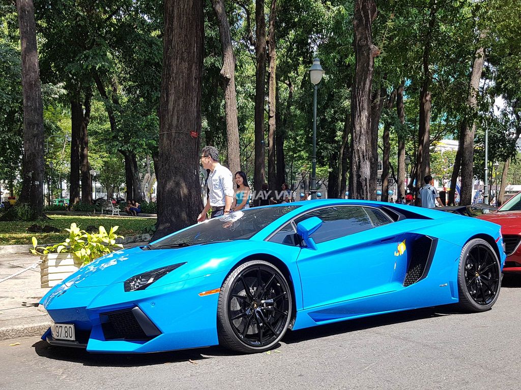 Bắt gặp Lamborghini Aventador Blue Lemans độc nhất Việt Nam dạo phố