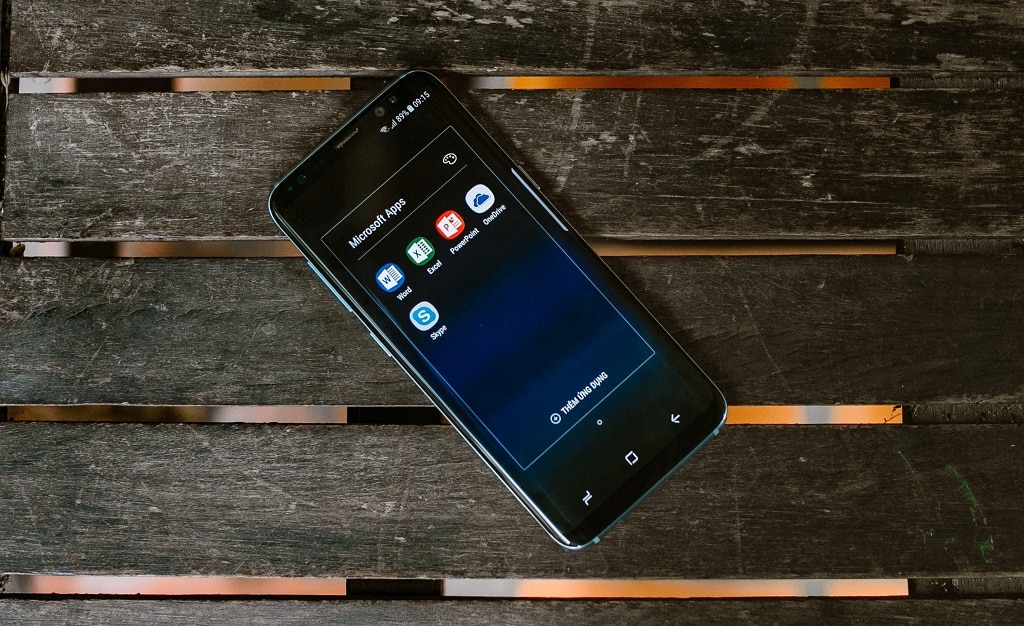 Rò rỉ hình ảnh người dùng cầm trên tay Samsung Galaxy S9
