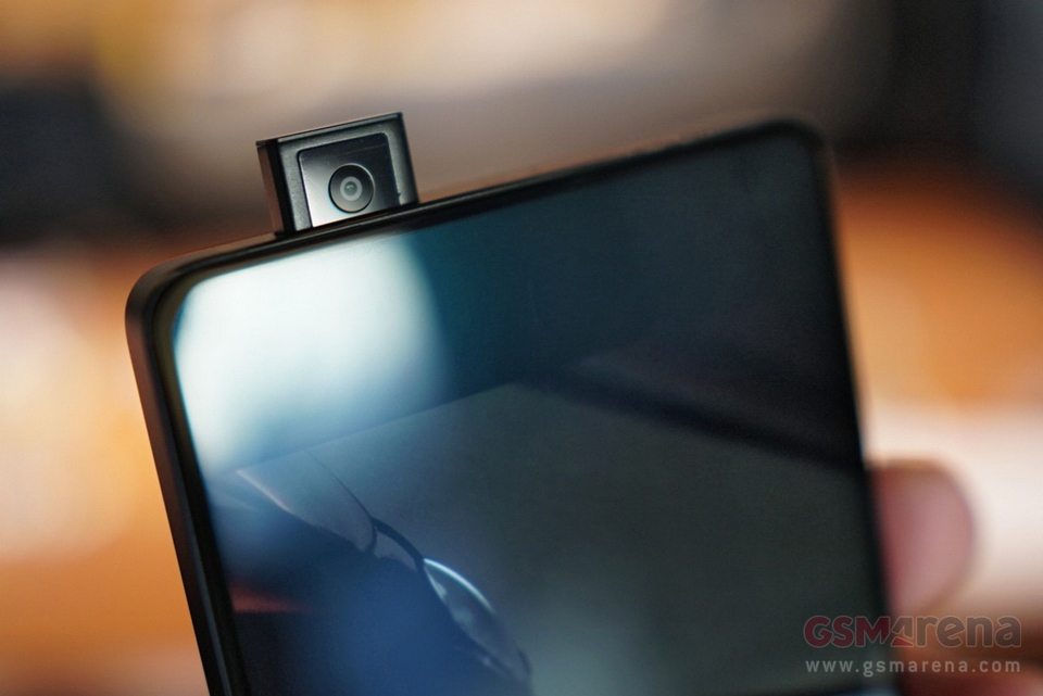 Lộ thời điểm ra mắt Vivo Apex: Cảm biến vân tay trong màn hình, camera selfie ẩn