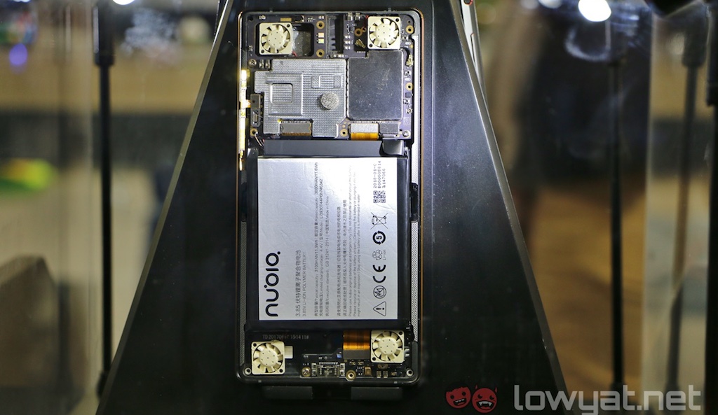 [MWC 2018] Nubia trình làng nguyên mẫu smartphone gaming có hệ thống tản nhiệt khí và dải đèn RGB