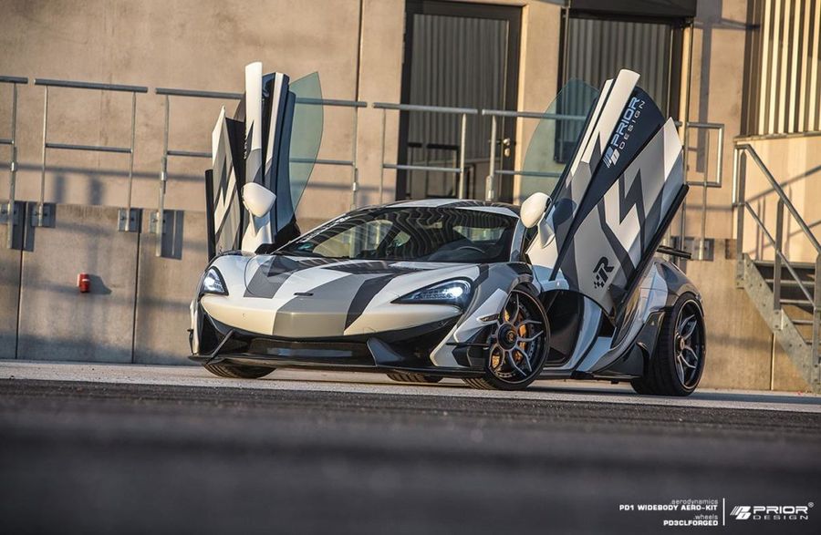 McLaren 570S được trang bị một bộ nâng cấp thân rộng hầm hố