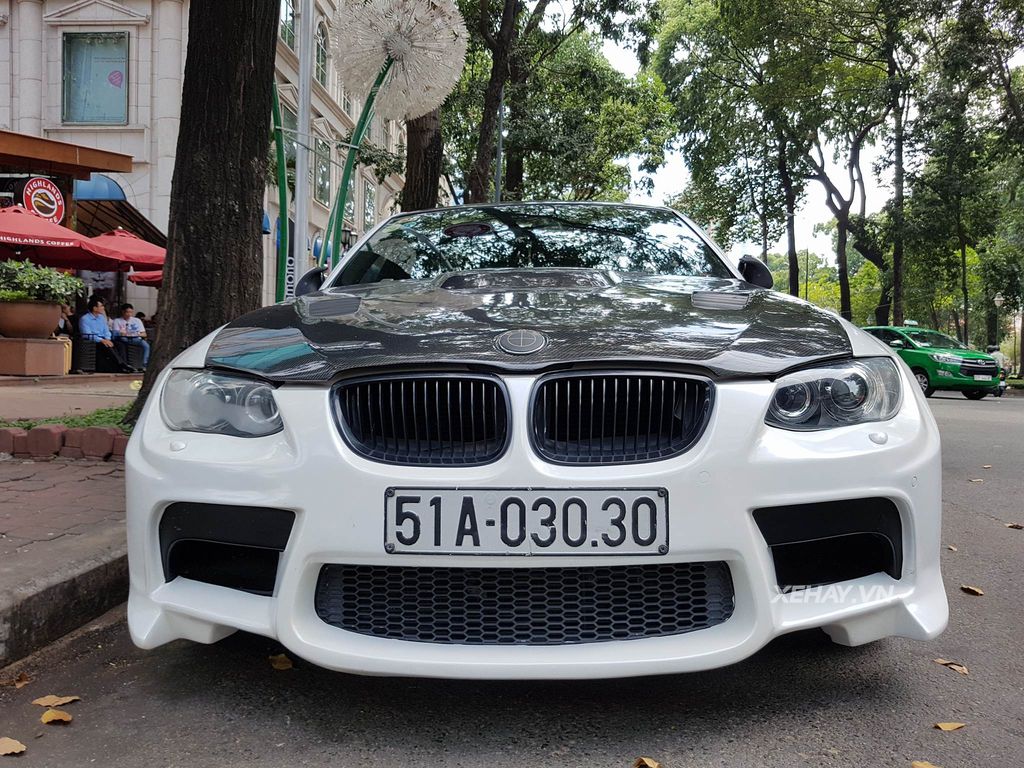 Sài Gòn: Bắt gặp BMW M3 độ Vorsteiner xuống phố đầu năm