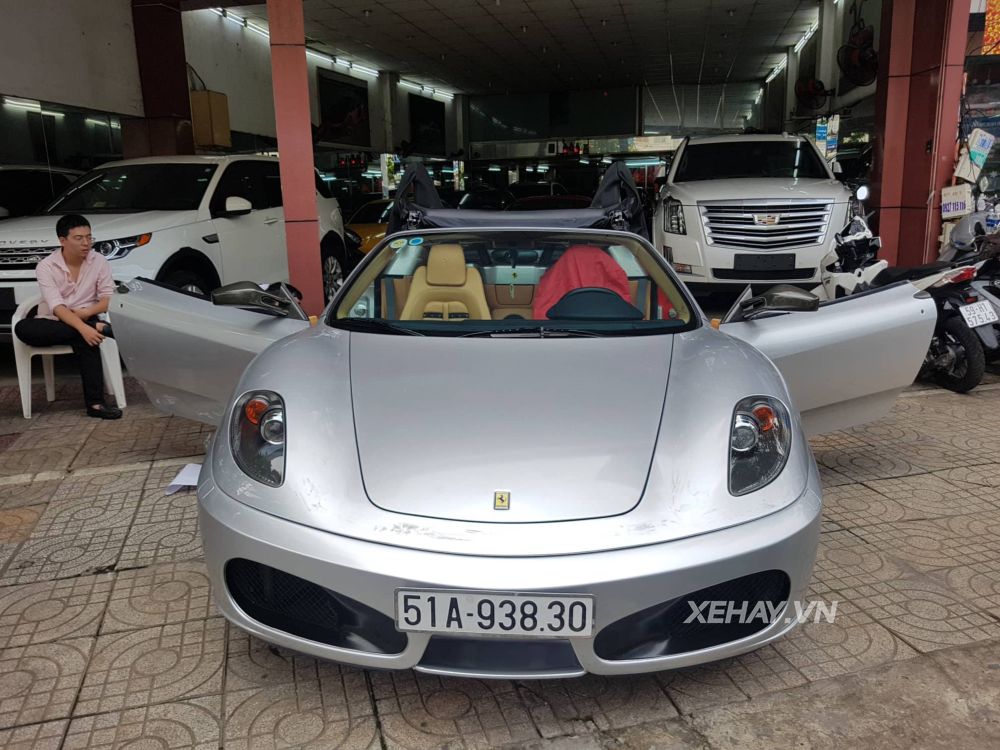 Bắt gặp siêu ngựa Ferrari F430 Spider đang tân trang đón Tết
