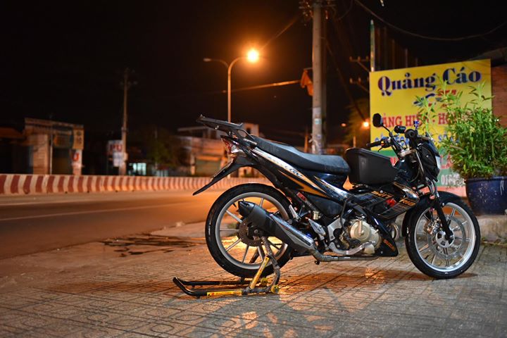 Biker Sài Gòn đã “lên đồ chơi” nhẹ cho chiếc xe Satria 150