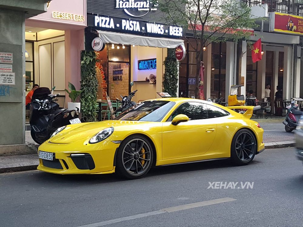 Porsche 911 GT3 2018 chính hãng đầu tiên tại Việt Nam xuất hiện trên phố