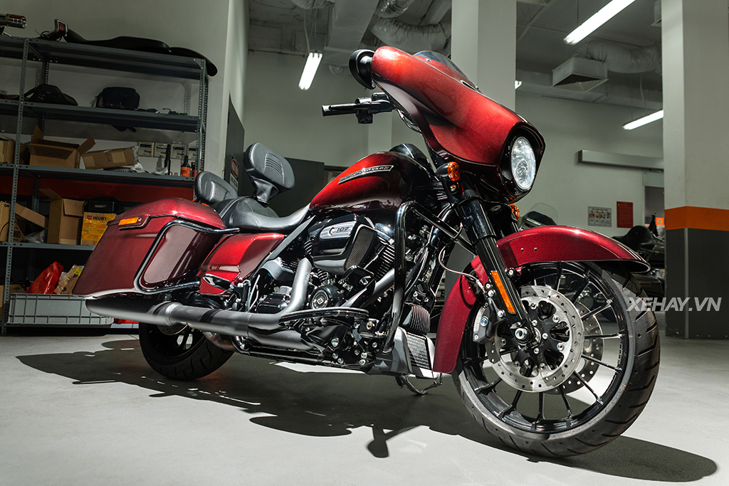 Chi tiết Harley Davidson Street Glide Special 2018 giá 1,350 tỷ đồng