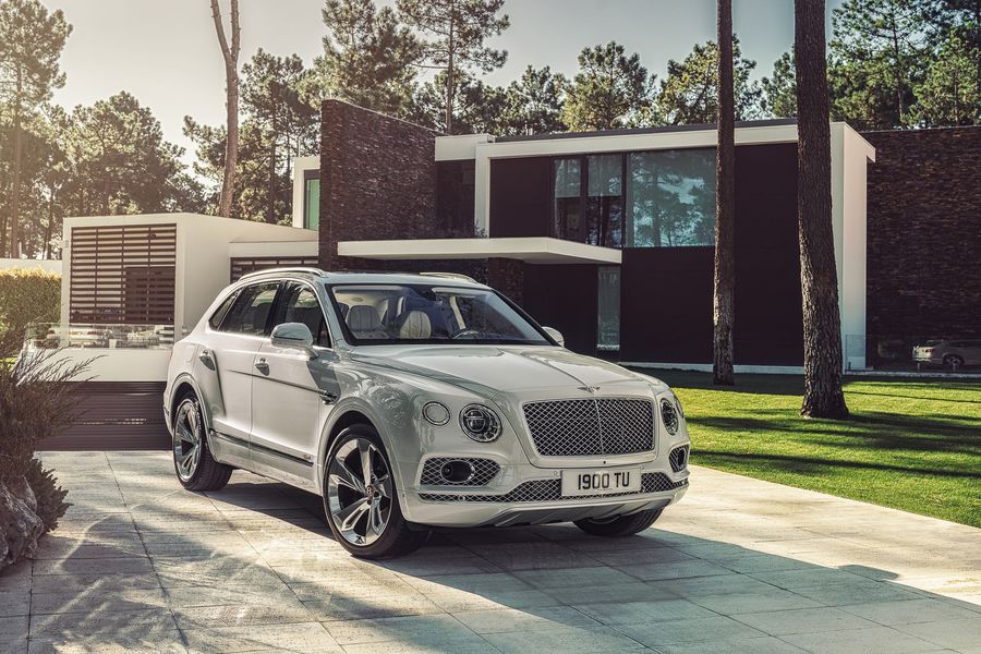Hệ thống định vị của Bentley Bentayga Hybrid mới cũng giúp xe tiết kiệm nhiên liệu