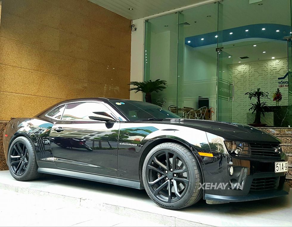 Bắt gặp Chevrolet Camaro ZL1 đầy cơ bắp xuống phố